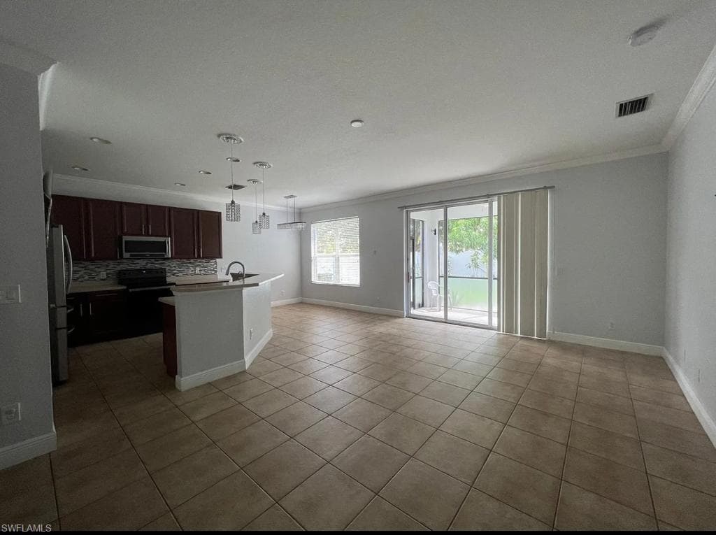 8122 Silver Birch WAY LEHIGH ACRES, FL 33971