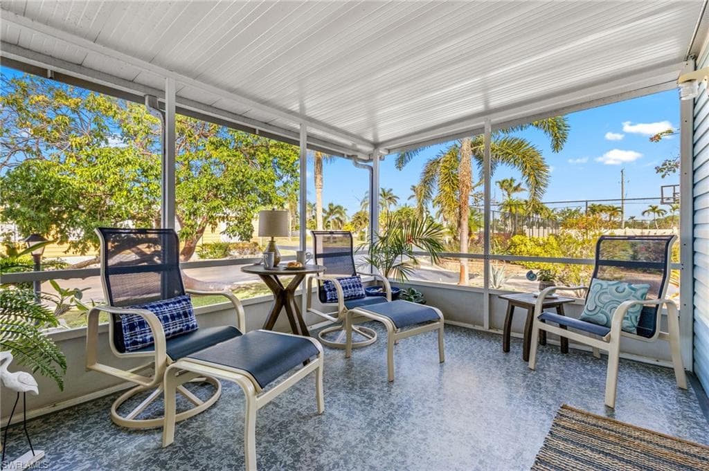 2 Oceans BLVD 2 NAPLES, FL 34104