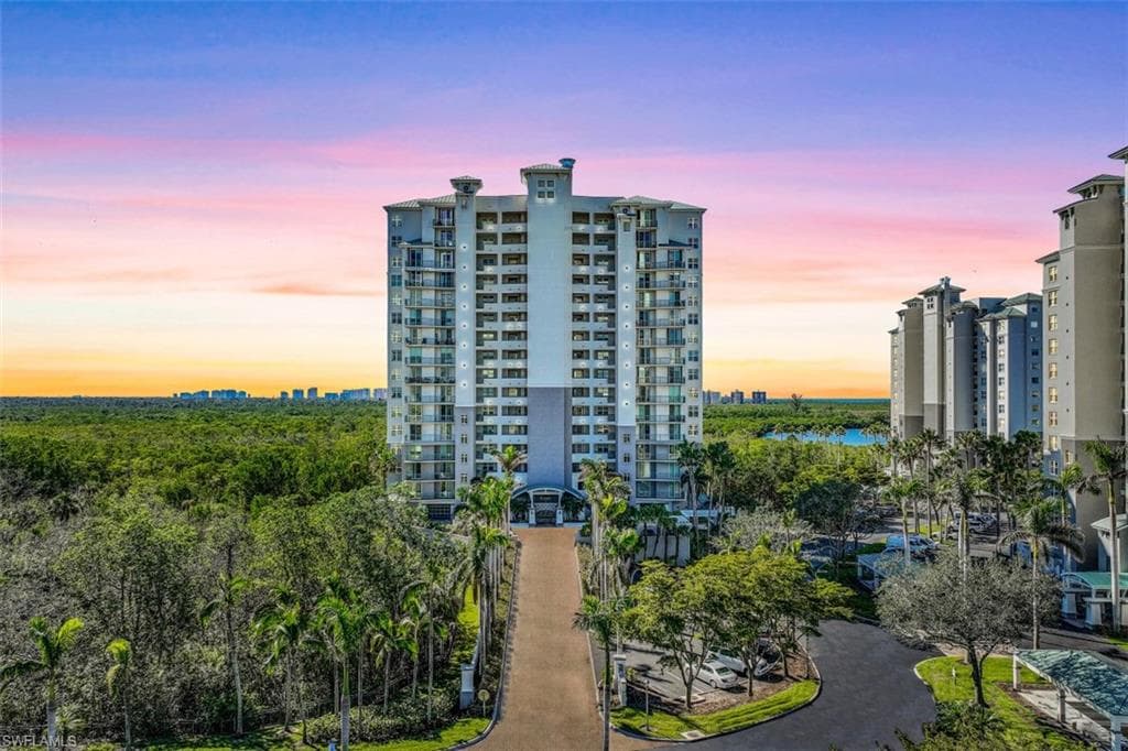 425 Cove Tower DR 301 NAPLES, FL 34110