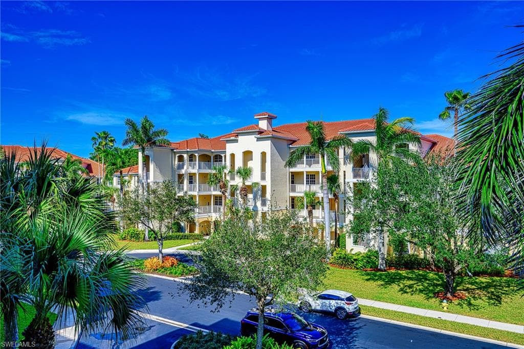 4874 Hampshire CT 8-202 NAPLES, FL 34112