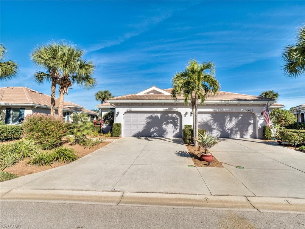 10621 Camarelle CIR FORT MYERS, FL 33913