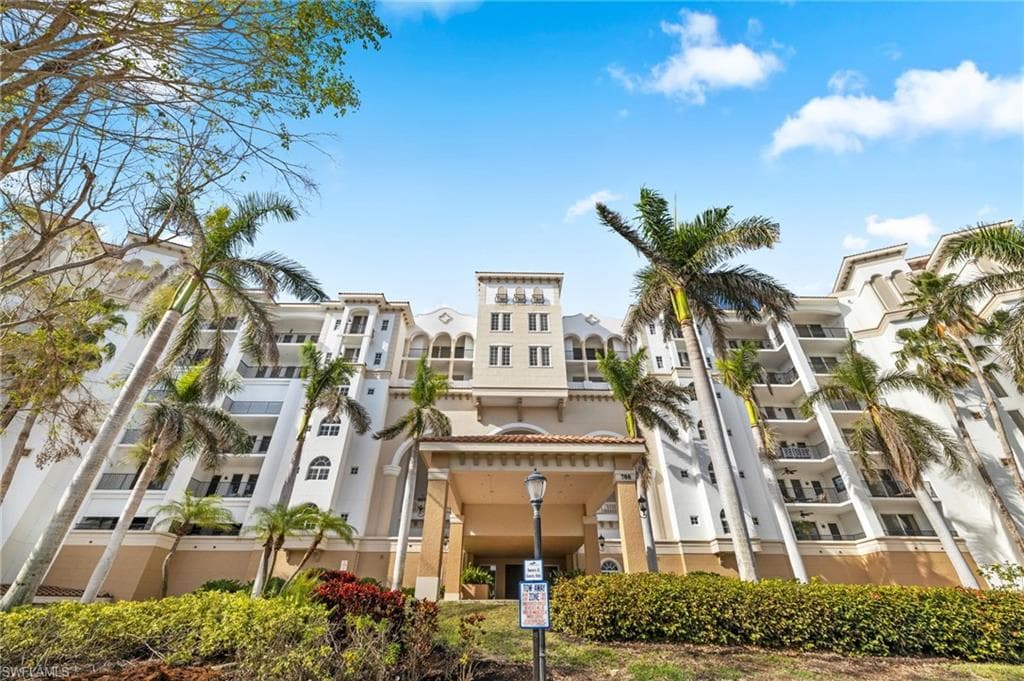 700 La Peninsula BLVD 601 NAPLES, FL 34113