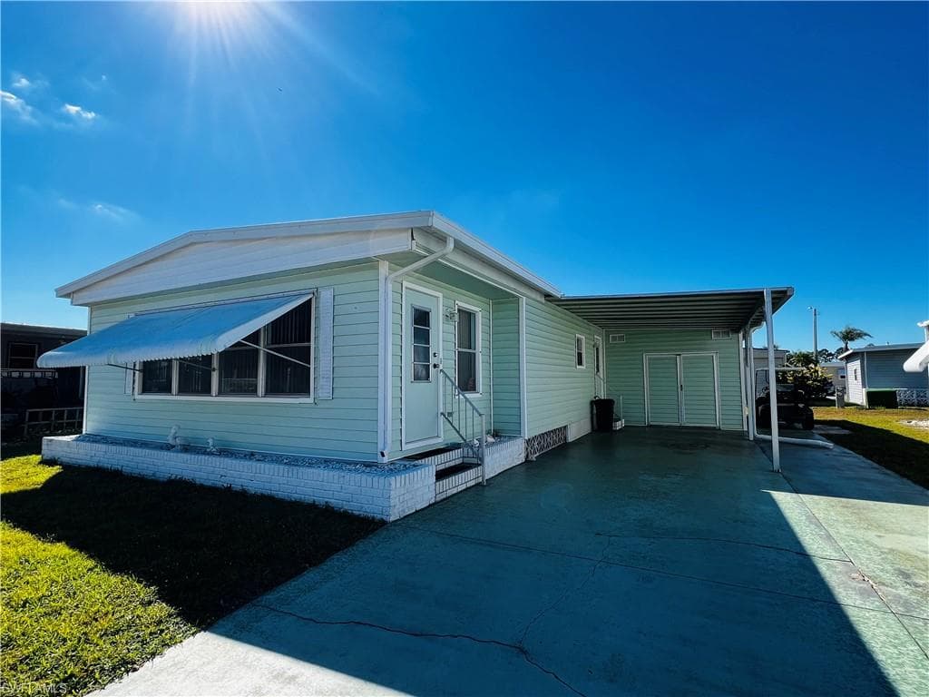 577 Hogan DR NORTH FORT MYERS, FL 33903