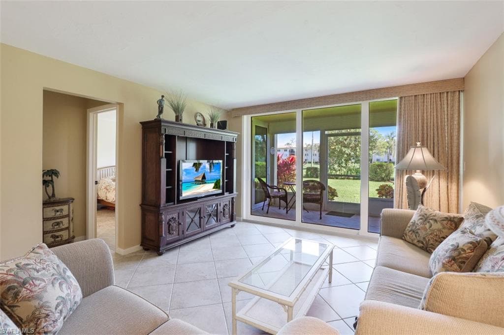 1086 Forest Lakes DR #9103 NAPLES, FL 34105