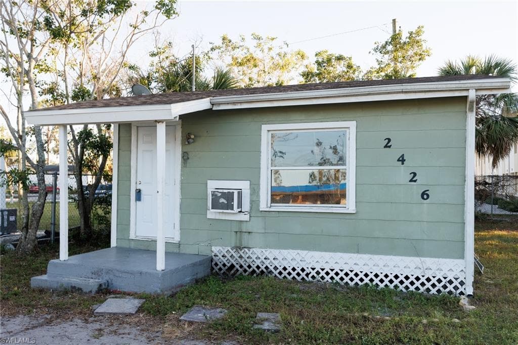 2426 Stella ST FORT MYERS, FL 33901