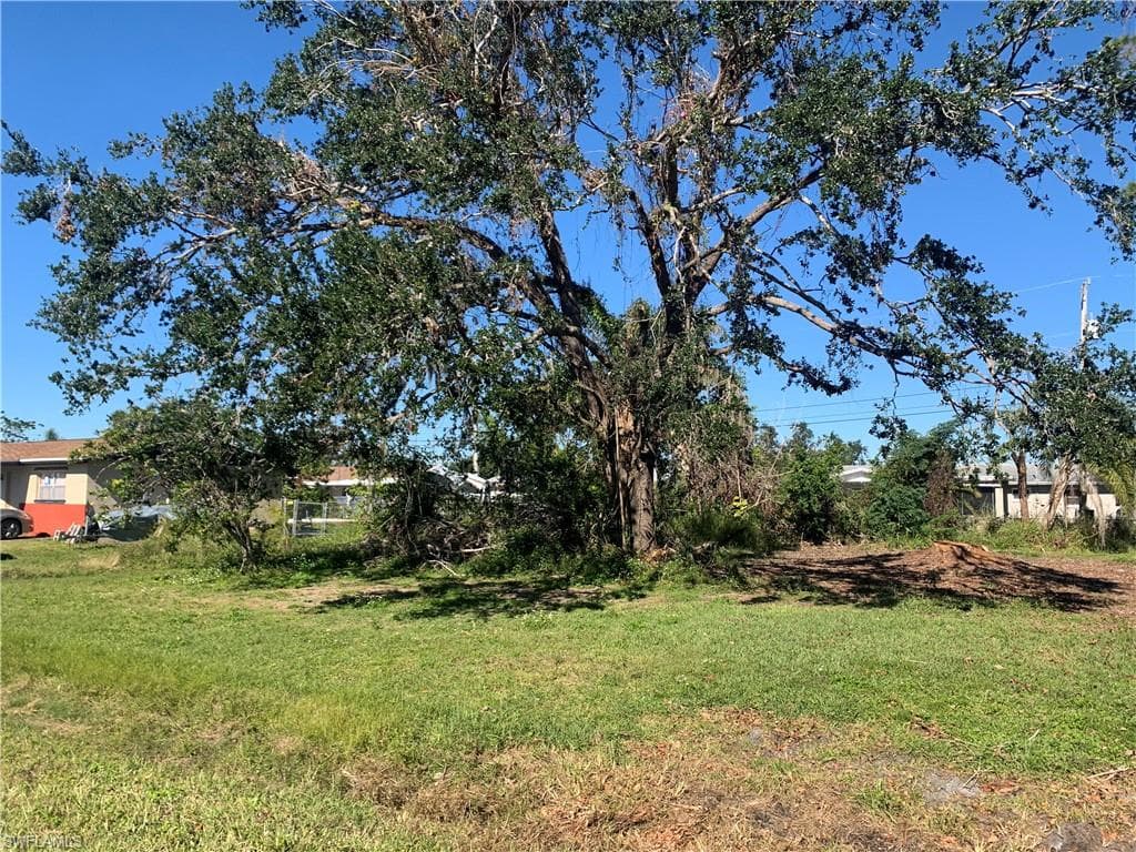 293 Byron AVE NORTH FORT MYERS, FL 33917