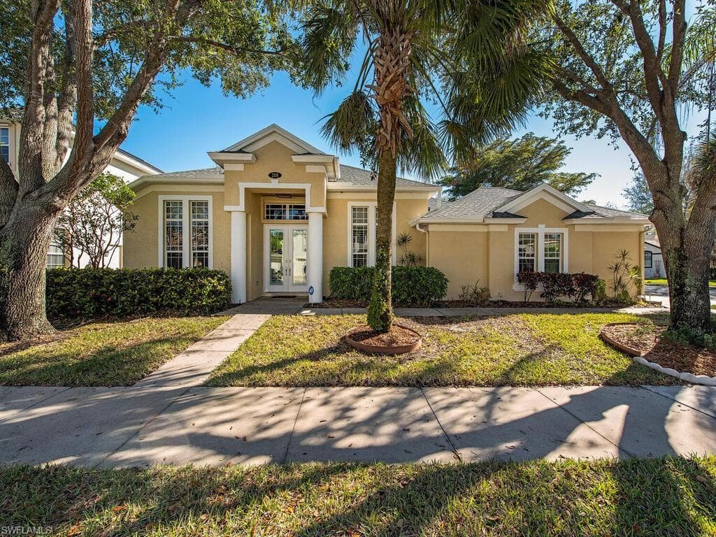 208 Skipping Stone LN NAPLES, FL 34119