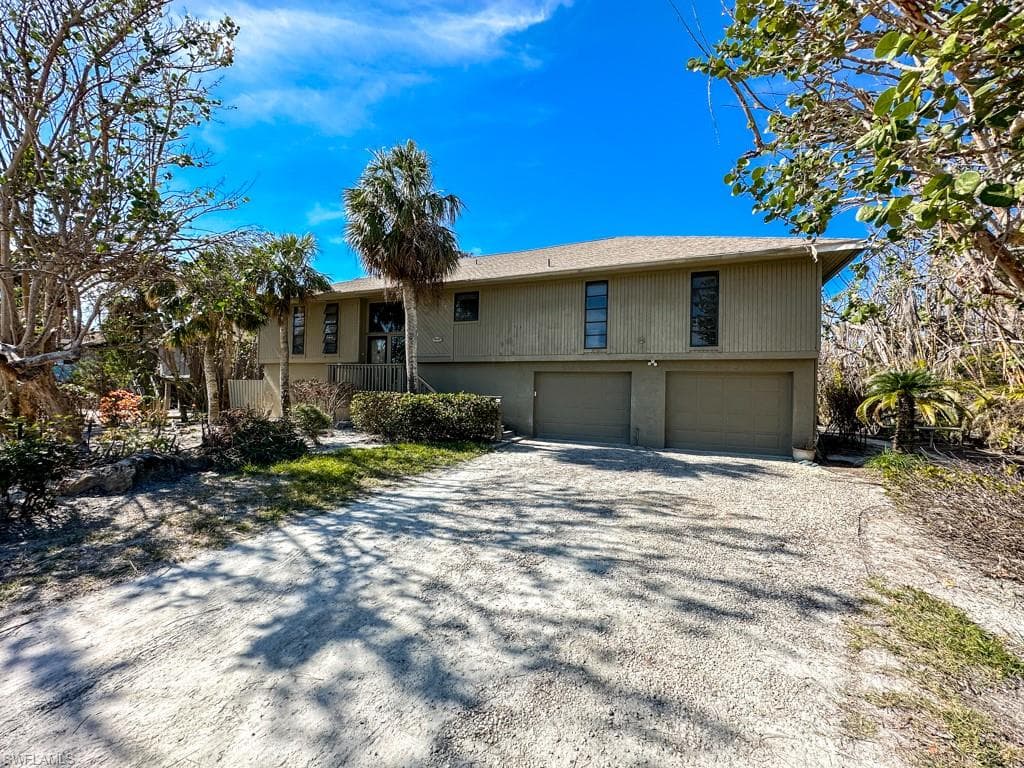 1043 Blue Heron DR SANIBEL, FL 33957