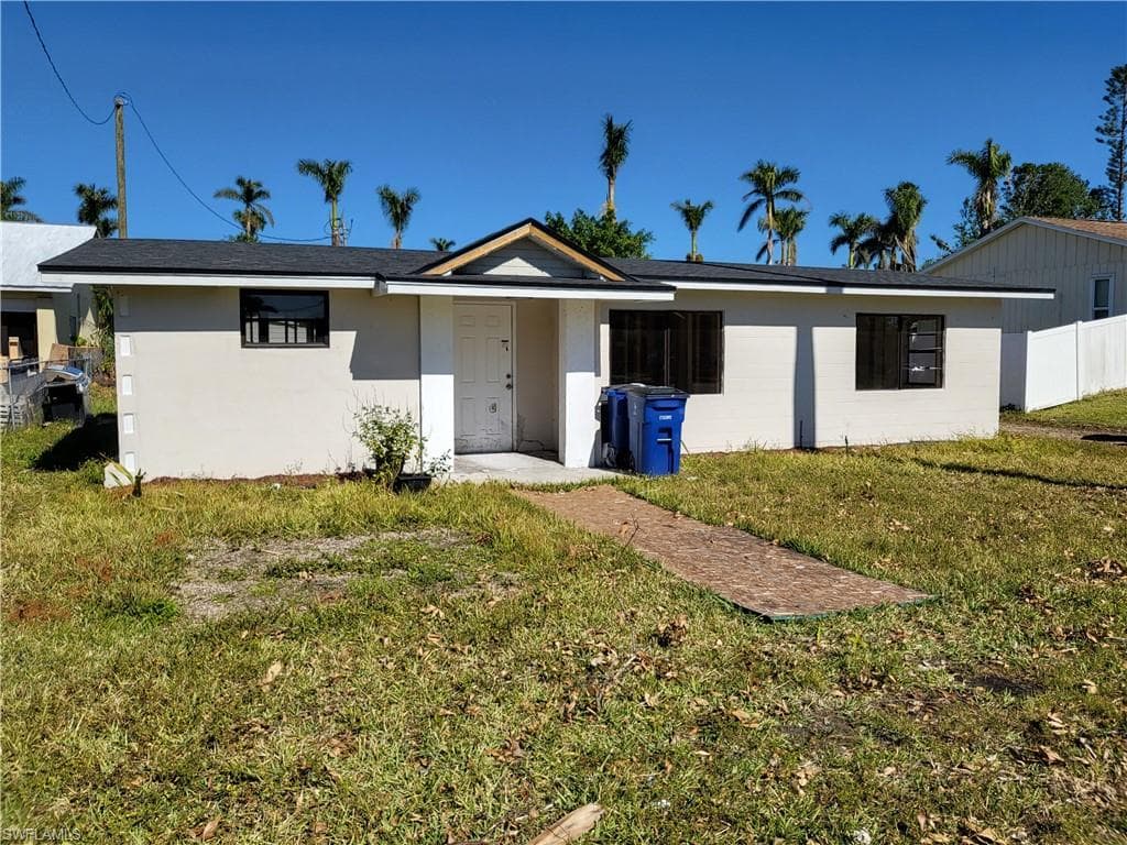 84 Cabana AVE NORTH FORT MYERS, FL 33903