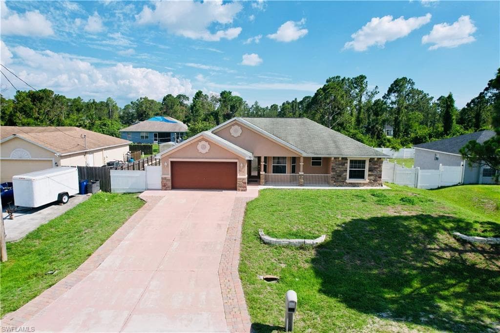 2615 20th ST W LEHIGH ACRES, FL 33971