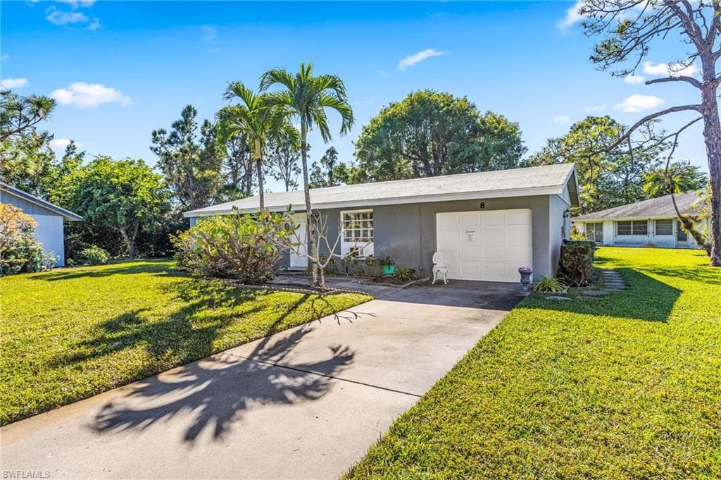 8 Maui CIR 8 NAPLES, FL 34112