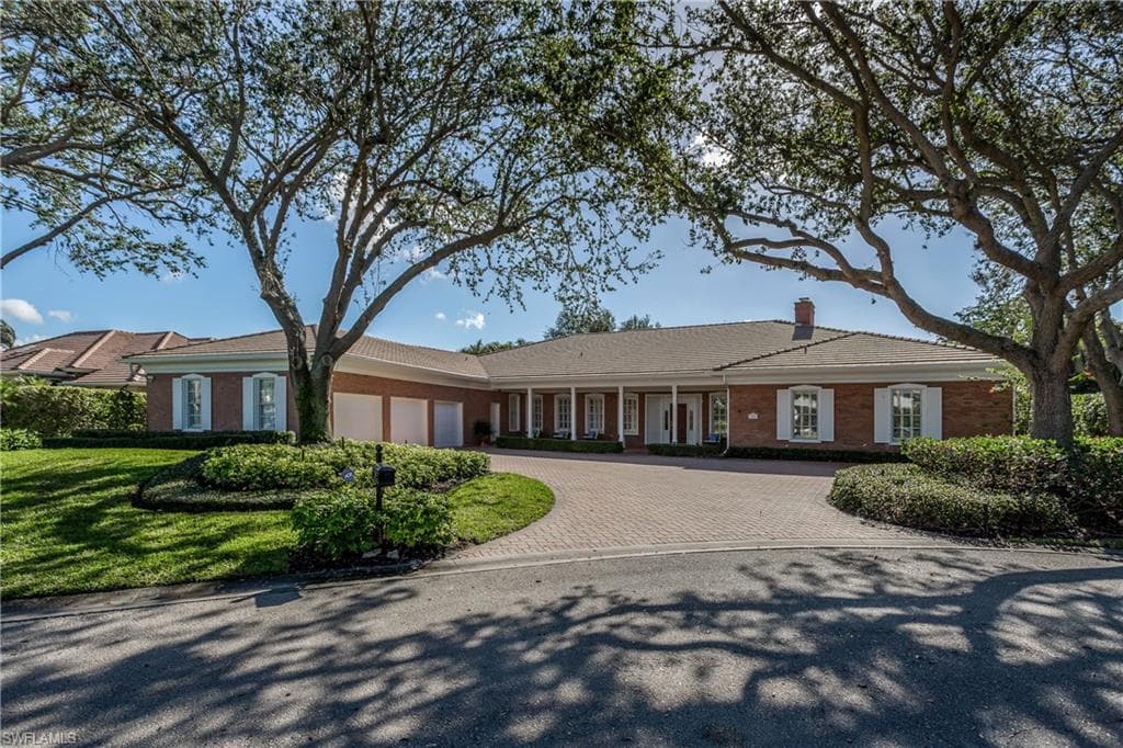 704 Tamarind CT NAPLES, FL 34108