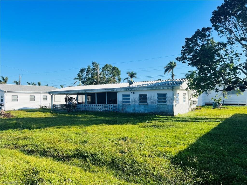 12161 Live Oak DR FORT MYERS, FL 33908