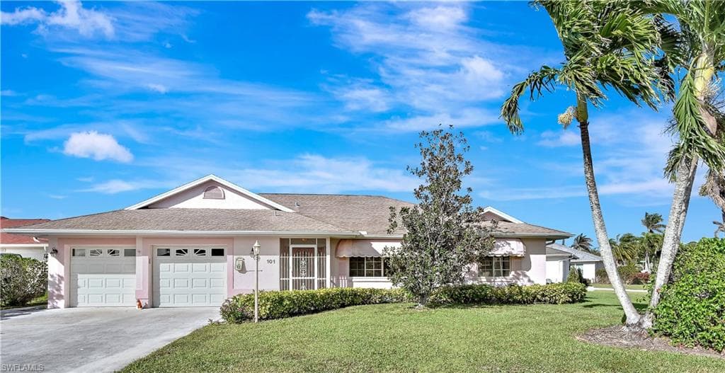 101 Chamonix CT NAPLES, FL 34112