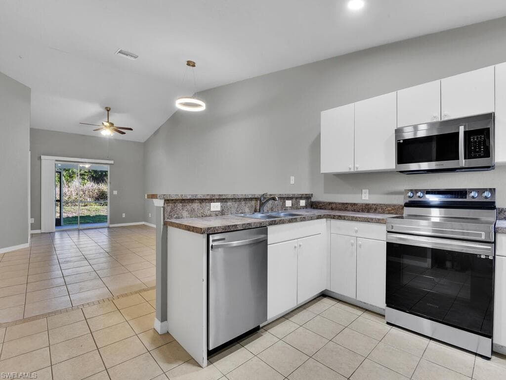801 Meadow RD 801 LEHIGH ACRES, FL 33973