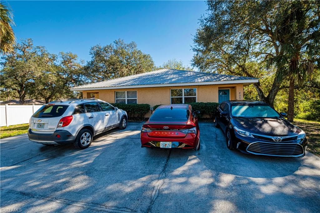 493 - 495 Christopher CT LABELLE, FL 33935