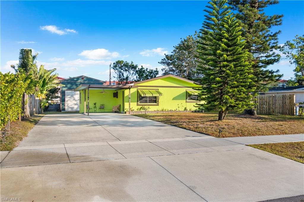 1303 Ridge ST SE NAPLES, FL 34103