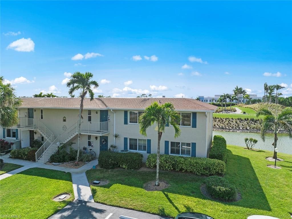 295 Winners CIR 2 NAPLES, FL 34112