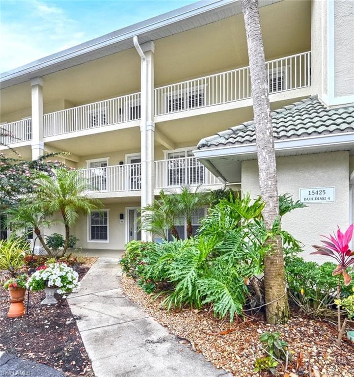 15425 Cedarwood LN 4-103 NAPLES, FL 34110