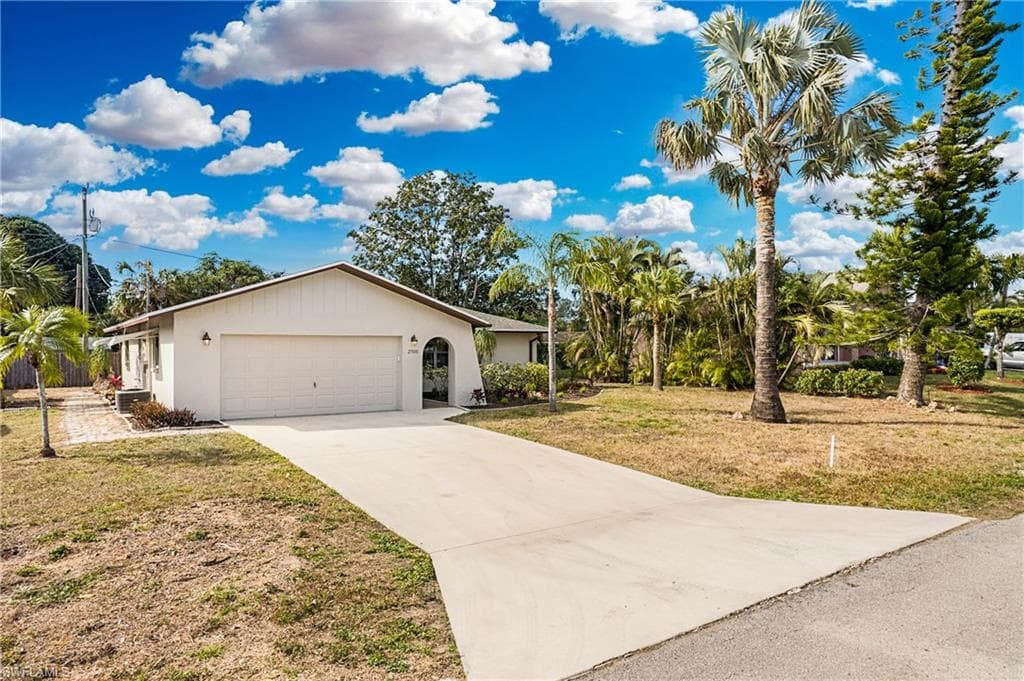 27880 Carl CIR BONITA SPRINGS, FL 34135