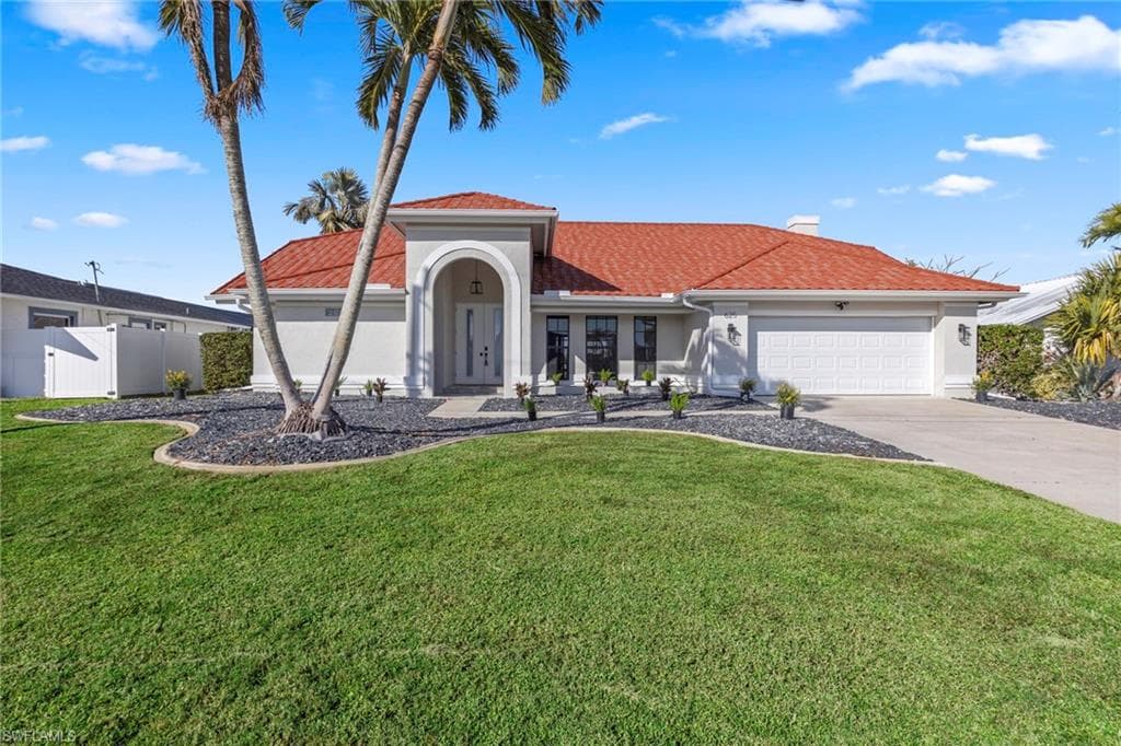 625 SW 49th LN CAPE CORAL, FL 33914
