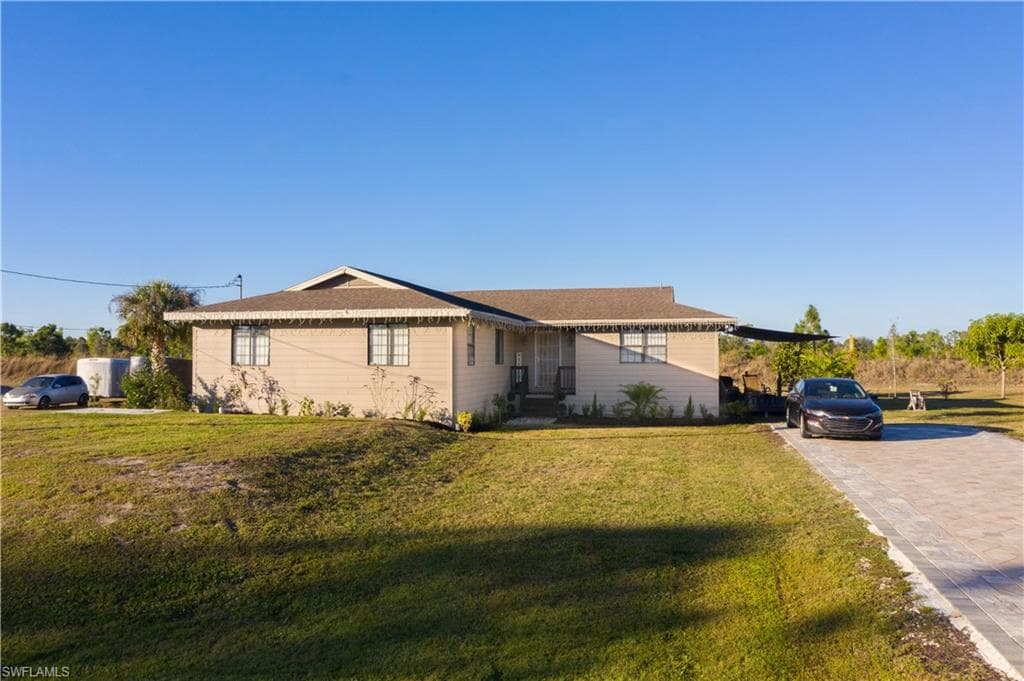 925 Foxdale AVE LEHIGH ACRES, FL 33974