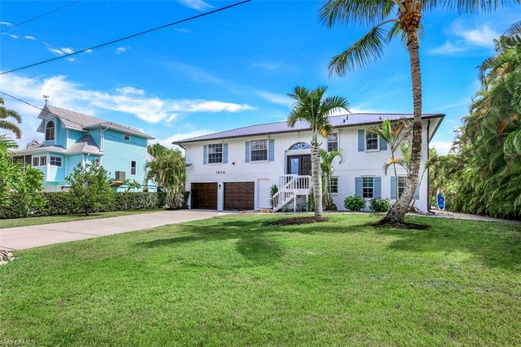 1570 Avion PL NAPLES, FL 34104