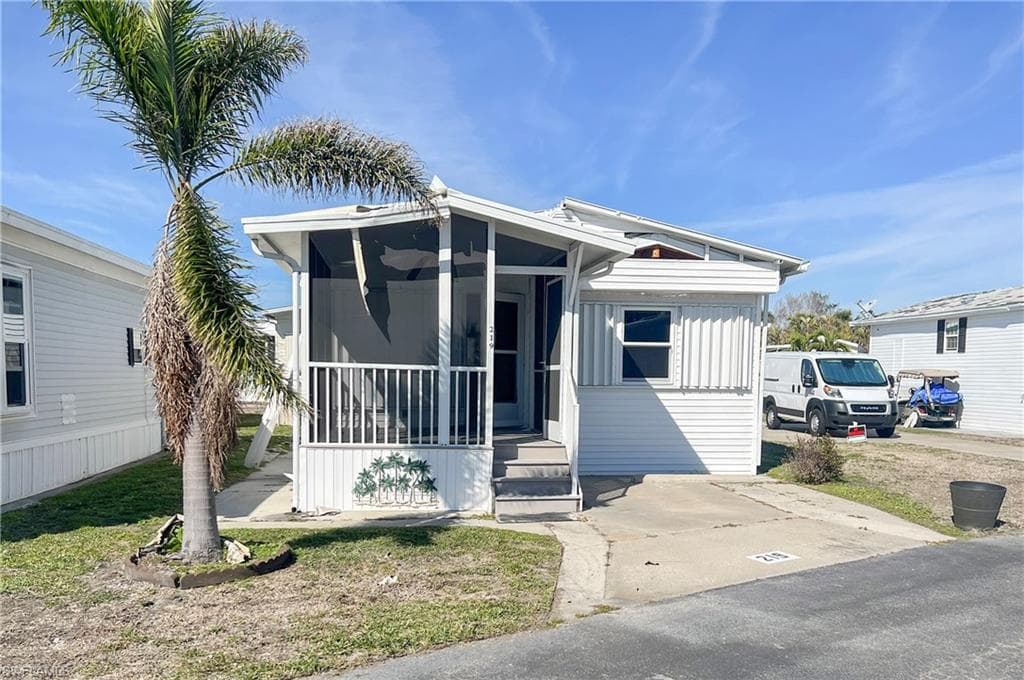 19681 Summerlin RD 219 FORT MYERS, FL 33908