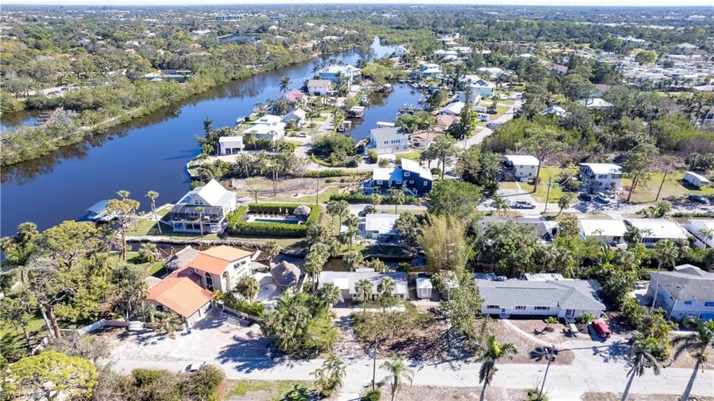 27570 Shore DR BONITA SPRINGS, FL 34134