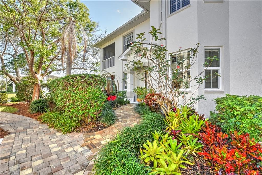 5070 Yacht Harbor CIR 101 NAPLES, FL 34112