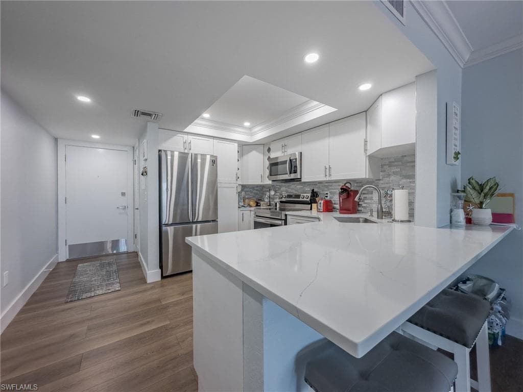 53 High Point CIR W 208 NAPLES, FL 34103