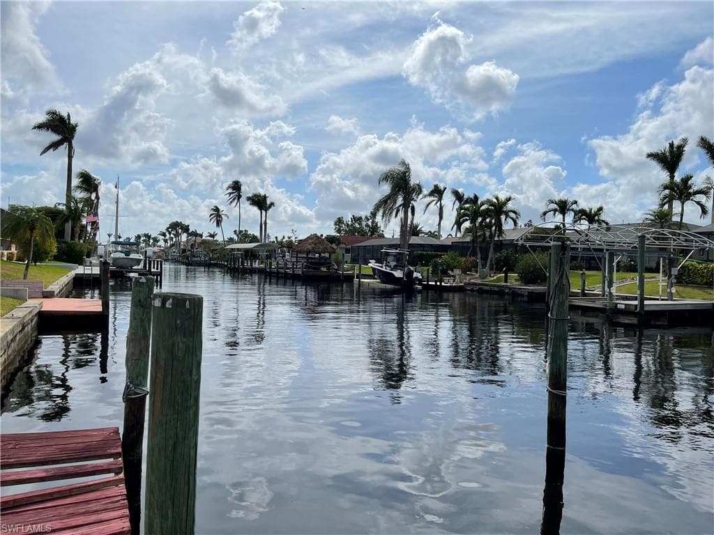 1916 SE 36th TER CAPE CORAL, FL 33904