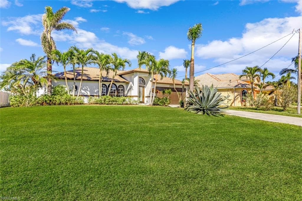 2555 SW 27th ST CAPE CORAL, FL 33914