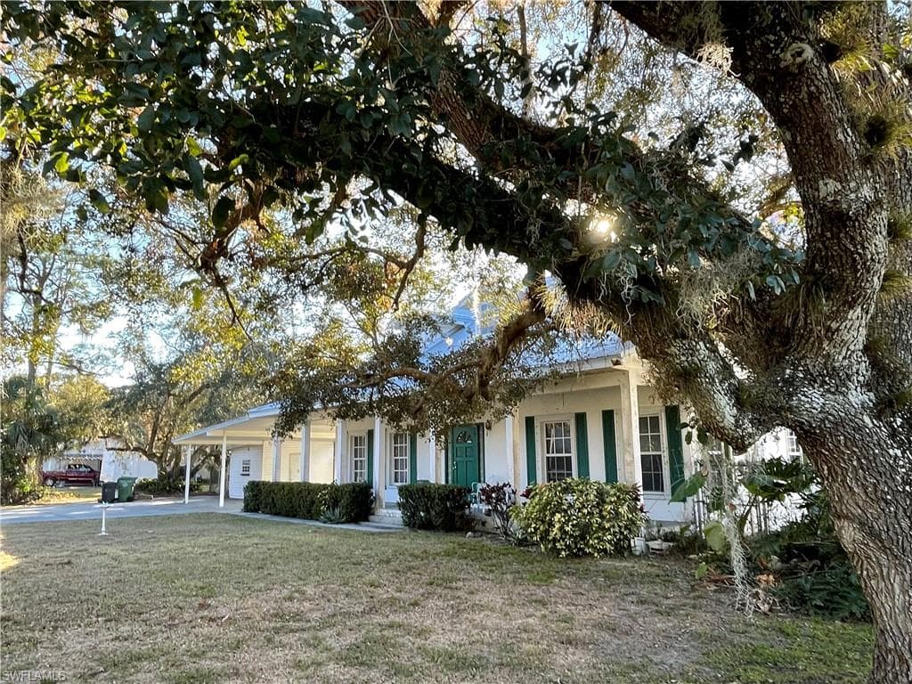 130 Florida ST LABELLE, FL 33935