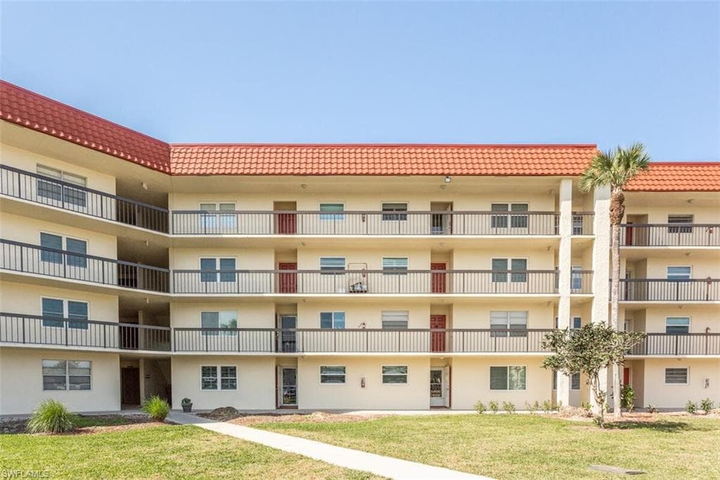 4372 27th CT SW 2-306 NAPLES, FL 34116