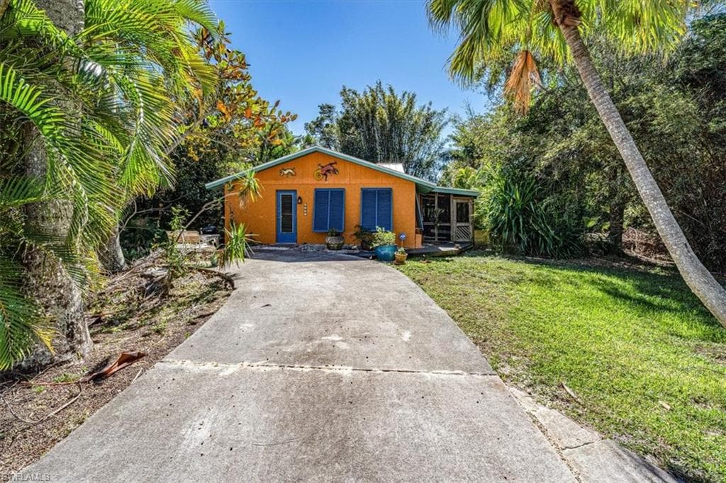 1046 Sperling AVE NAPLES, FL 34103