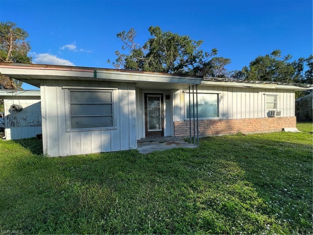 1486 Piney RD NORTH FORT MYERS, FL 33903