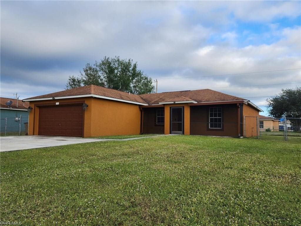 573 Bell BLVD S LEHIGH ACRES, FL 33974