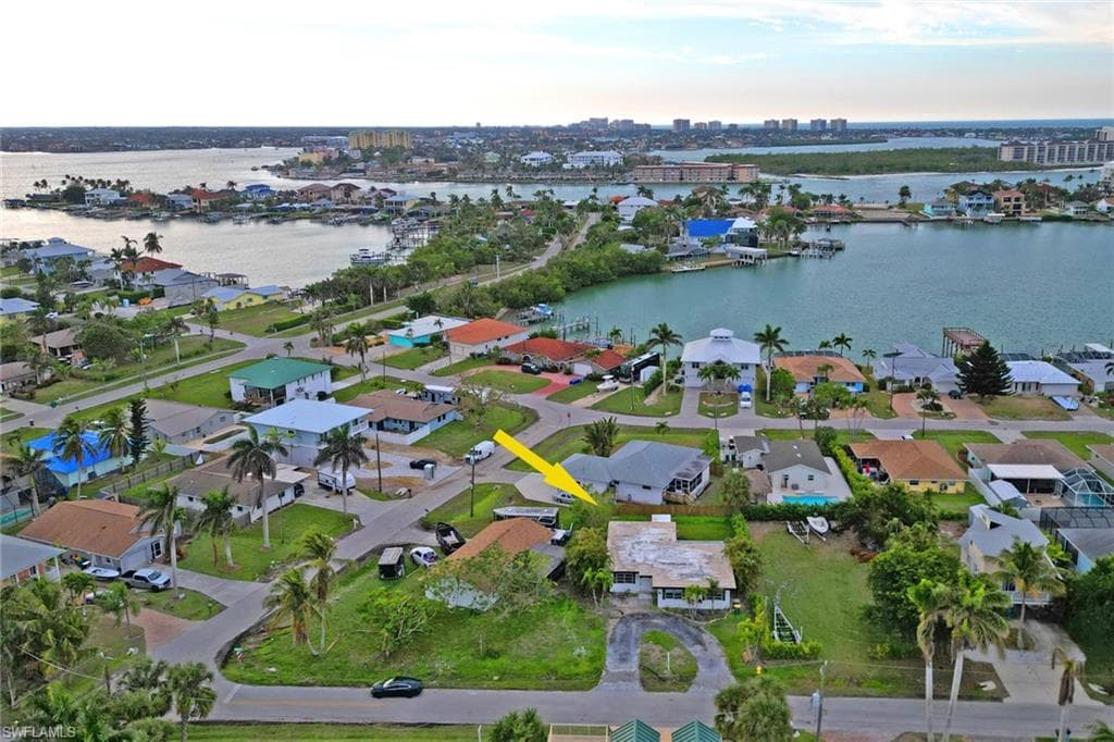 197 Tahiti CIR NAPLES, FL 34113