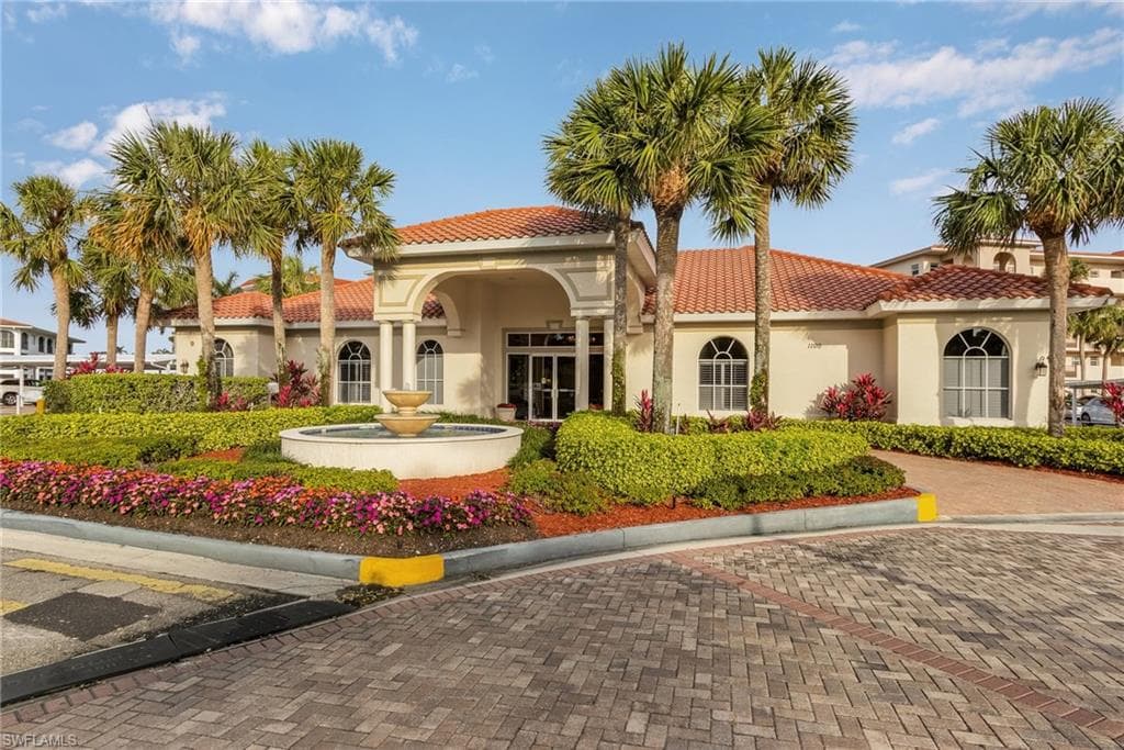 53 High Point CIR W 103 NAPLES, FL 34103