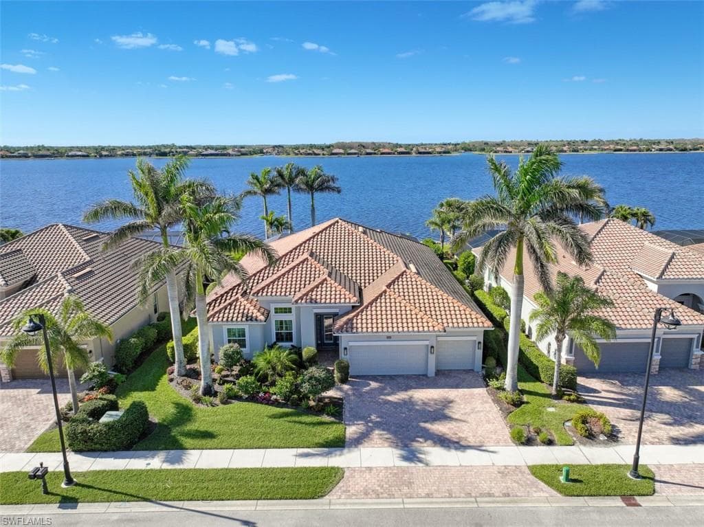 9059 Graphite CIR NAPLES, FL 34120