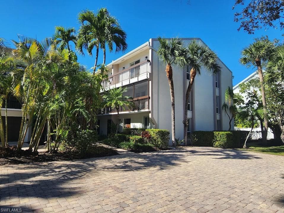 995 9th AVE S 6 NAPLES, FL 34102
