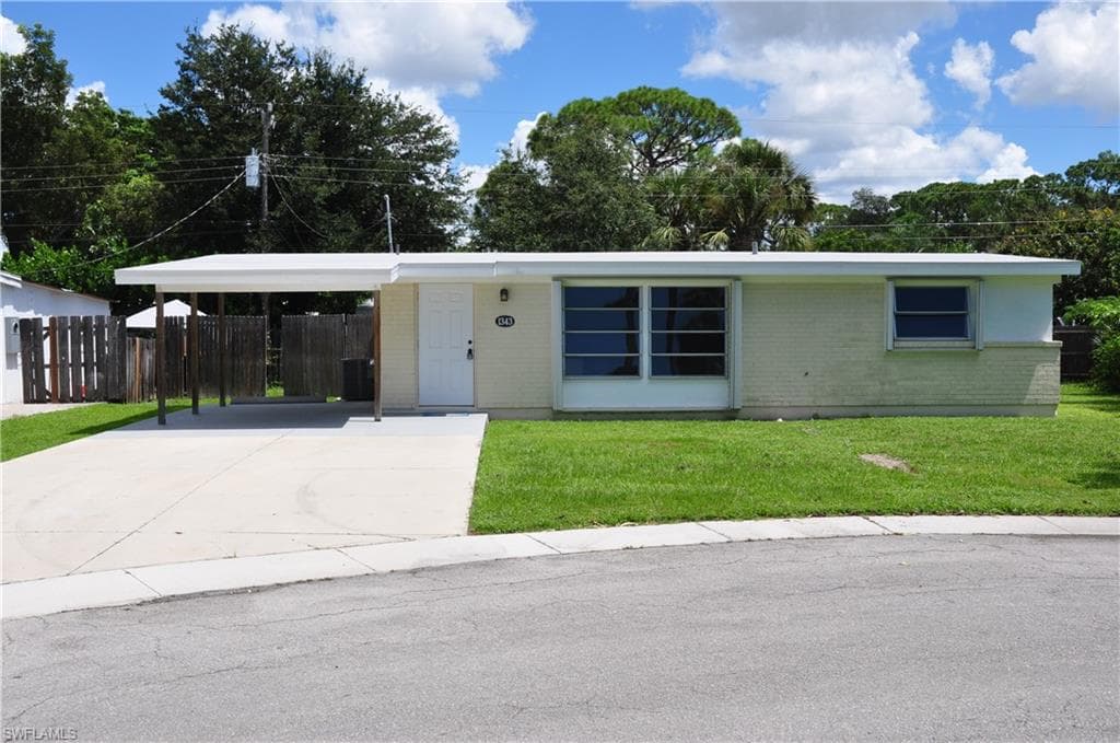 1343 Barbizon LN NAPLES, FL 34104