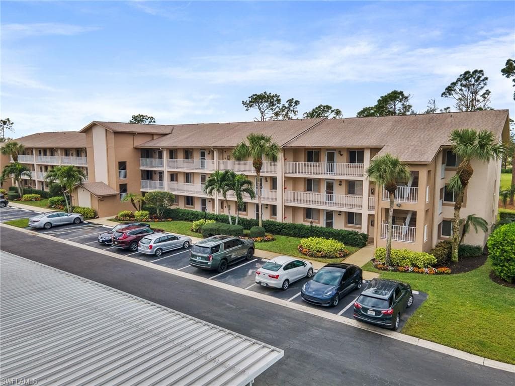 7360 Glenmoor LN 4107 NAPLES, FL 34104