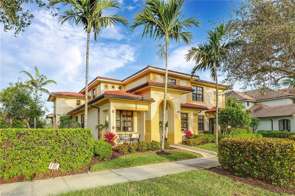 1395 Santiago CIR 1001 NAPLES, FL 34113