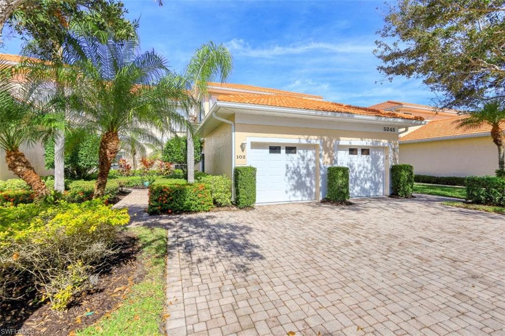5245 Birmingham DR 102 NAPLES, FL 34110