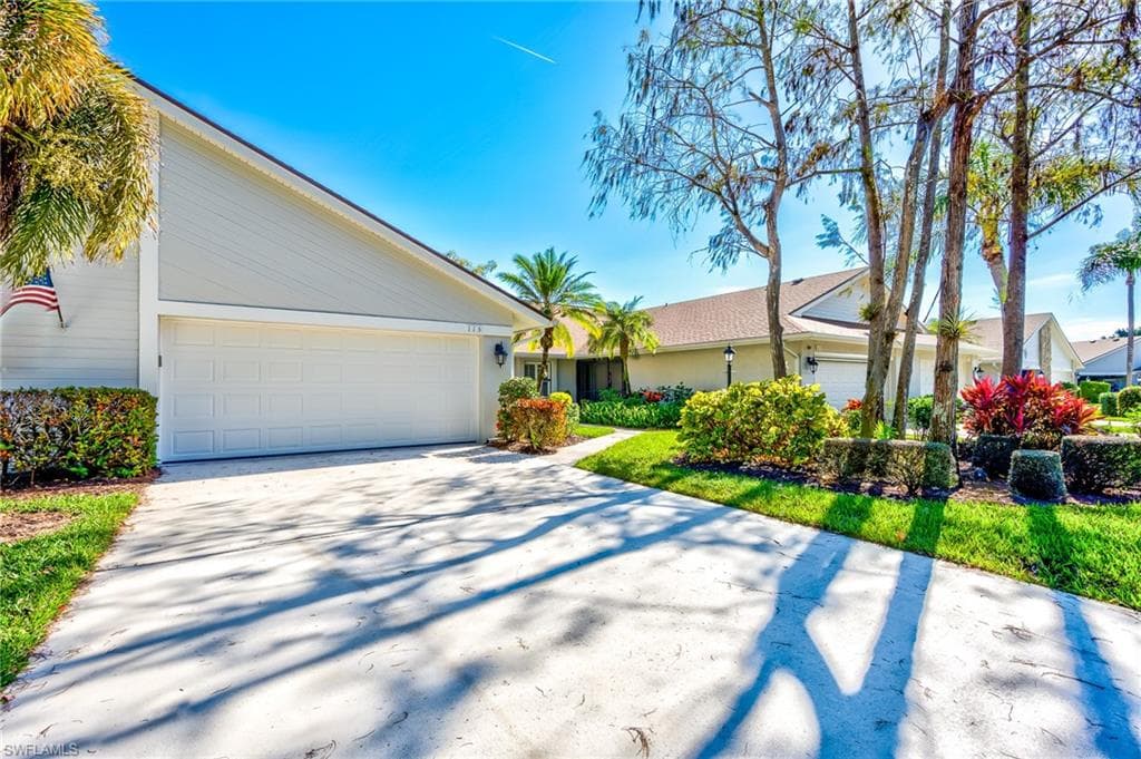 115 Fox Glen DR 6-11 NAPLES, FL 34104