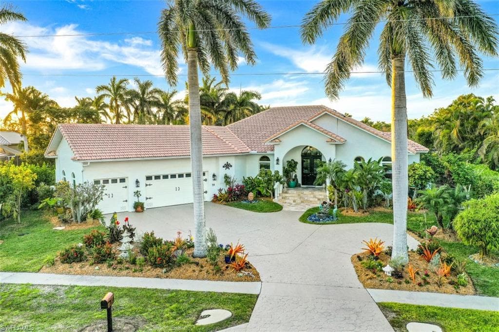930 Inlet DR MARCO ISLAND, FL 34145