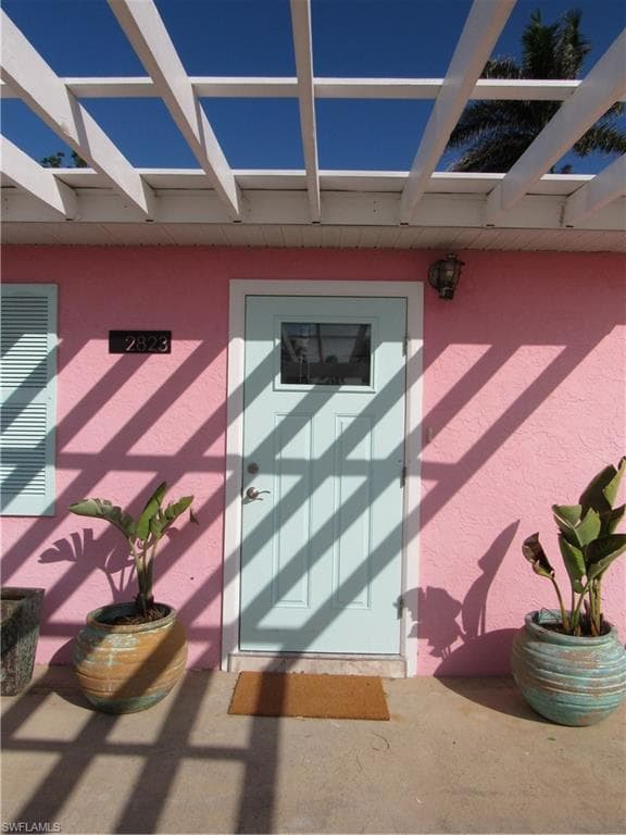 2823 Gulfview DR NAPLES, FL 34112