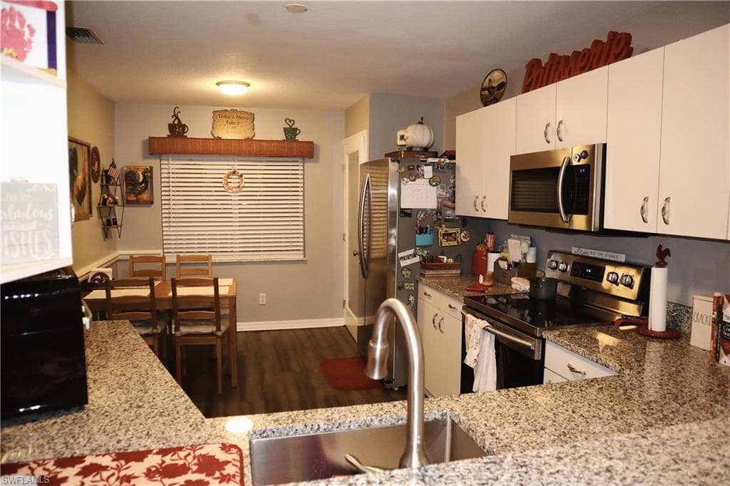 121 Gabriel CIR 10 NAPLES, FL 34104